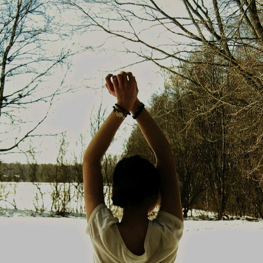 Фото на аву девушки зимой со спины на аву