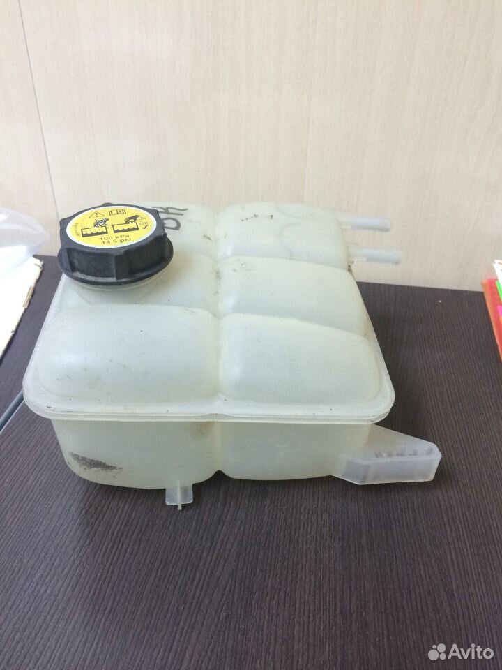 Бачок омывателя mazda 3 bl. Мазда 3 бк 2007 расширительный бачок. Расширительный бачок мазда 3 бк 2. Бак омывателя мазда 3 bl 2012. Расширительный бачок мазда 3 бк.
