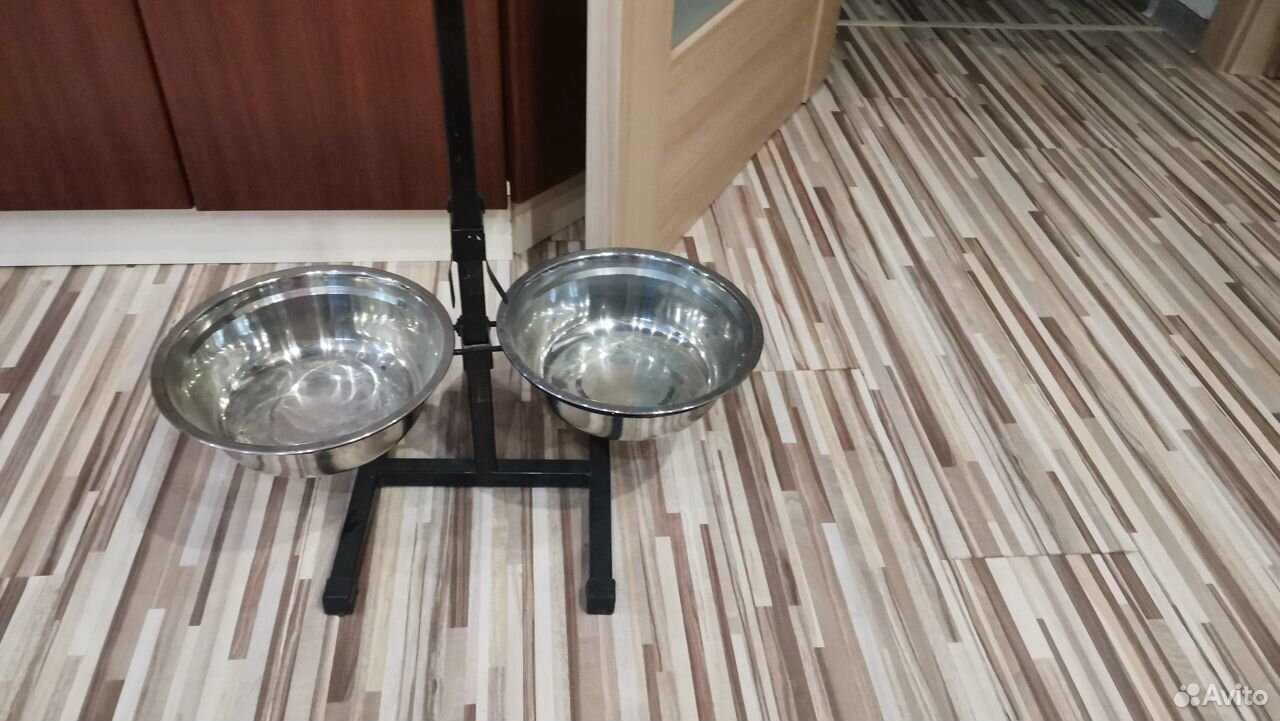Продаётся подставка с мисками для собак купить на Зозу.ру - фотография № 1