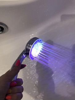 Светящаяся насадка на душ