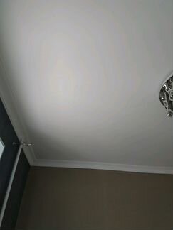 Натяжной потолок серый