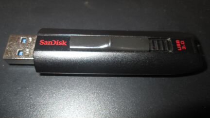 Флешка USB 3.0 SanDisk Extreme 64GB