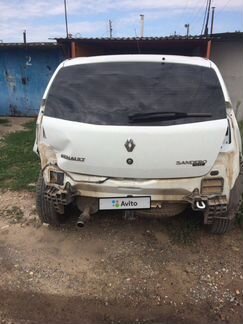 Renault Sandero 1.6 МТ, 2014, хетчбэк, битый