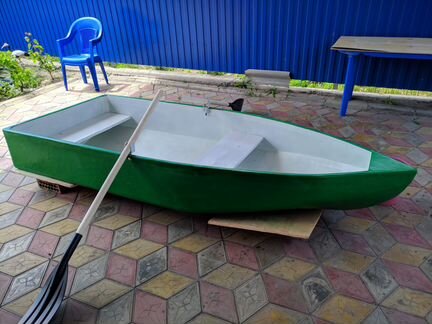 Стеклопластиковая лодка