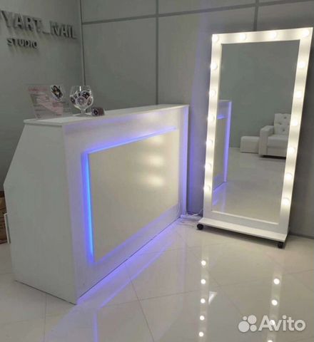 Гримерное зеркало с лампочками