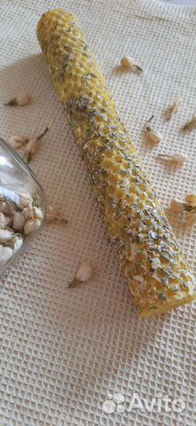 Свеча с душицей и цветками жасмина