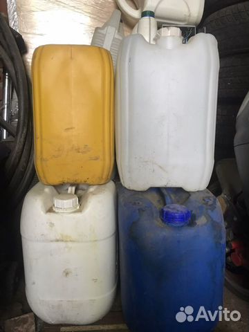 Канистры пластиковые б/у 30 литров из под бензина