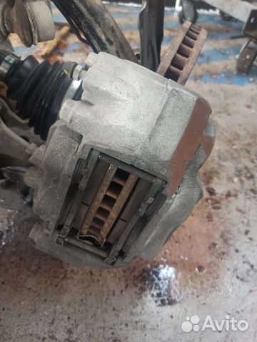 Тормозной суппорт передний правый Тойота Хайлюкс 8