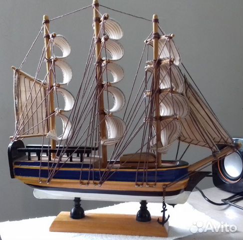 Корабль из дерева коллекционный