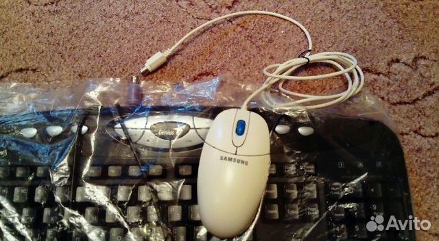 Клавиатура и компьютерная мышь Samsung
