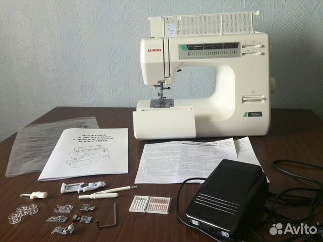 Новая японская швейная машина Janome 7524A + Сумка Новая японская швейная машина Janome 7524A + Сумка