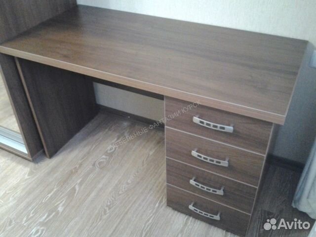 Компьютерный стол для школьника Компьютерный стол для школьника