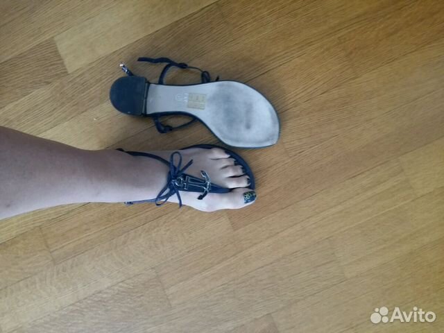 Босоножки новые синие на низком каблуке