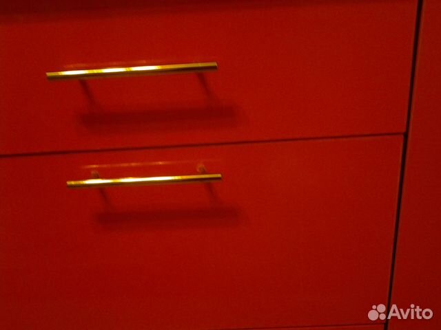 Новая кухня с мойкой стеновыми стекляными панелями Новая кухня с мойкой стеновыми стекляными панелями