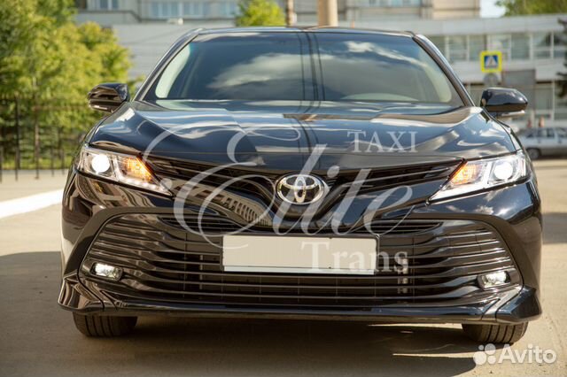 Прокат Toyota Camry XV70 с водителем. бизнес-такси