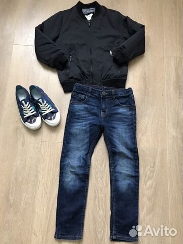 Куртка, джинсы и кеды Куртка, джинсы и кеды