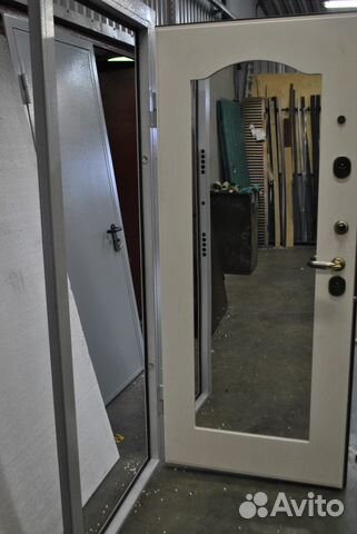 Дверь стальная с зеркалом и панелью мдф