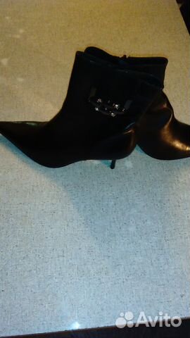 Сапоги на шпильке с украшениями камнями Сапоги на шпильке с украшениями камнями