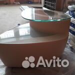 Круглая двухспальная кровать и две тумбочки