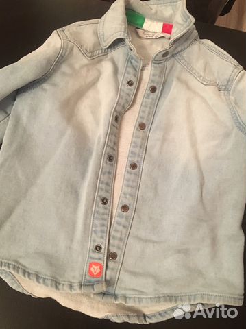 Детская рубашка и джинсы Детская рубашка и джинсы