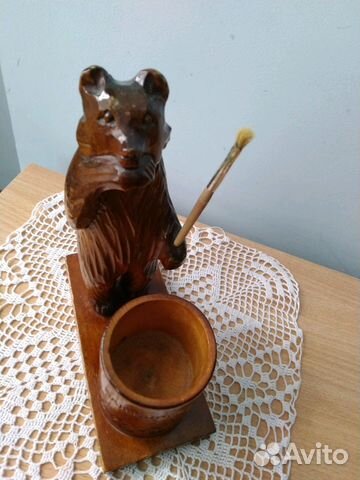Медведь с бочонком мёда