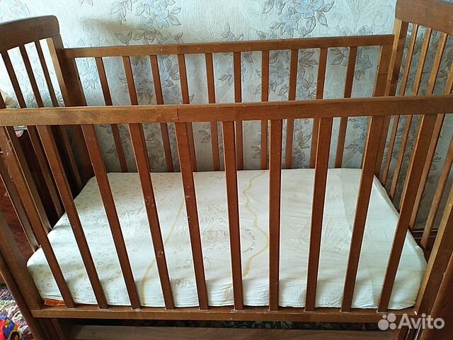 Детская кроватка-маятник