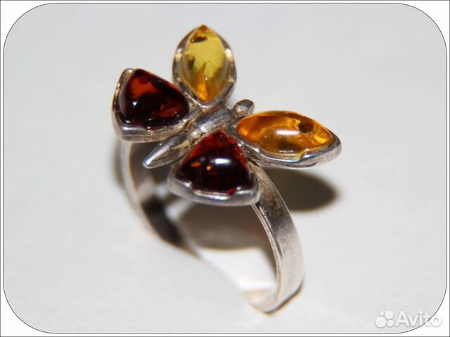 Серебряное кольцо с янтарем