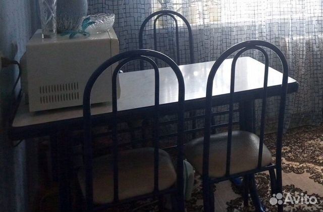 Обеденный стол со стульями