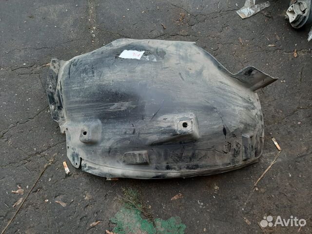 Передний правый подкрылок Mercedes W164 ML 350 Передний правый подкрылок Mercedes W164 ML 350