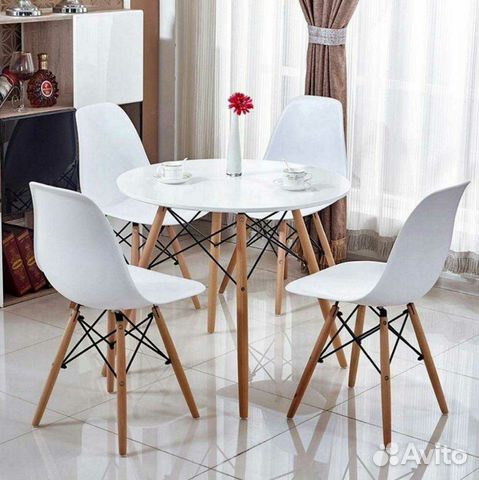 Стол и стулья