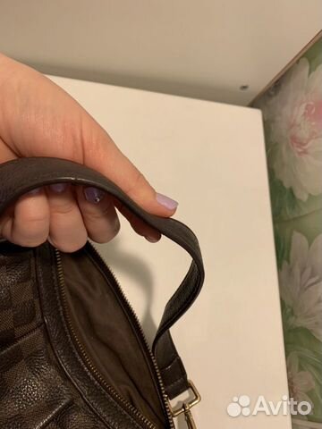 Сумка кожаная на плечо Louis Vuitton