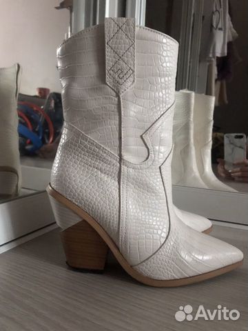 Казаки ботильоны белые в стиле Fendi