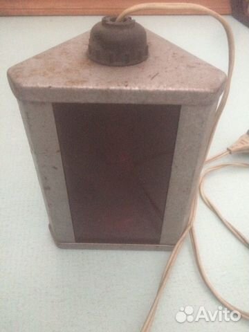 Фото фонарь красного цвета