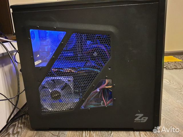 Компьютер системный блок,монитор,клавиатура и мышь