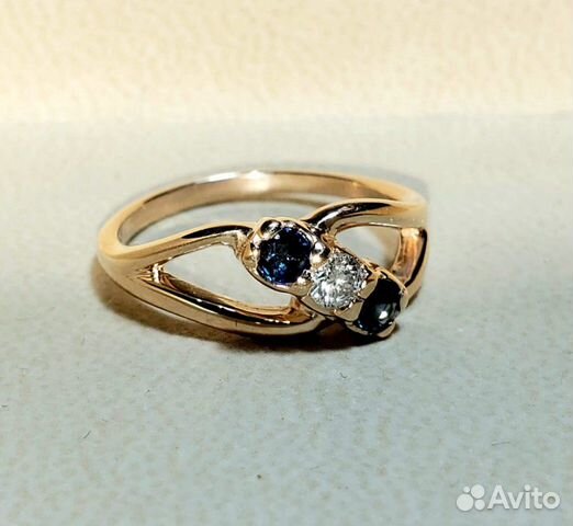 Кольцо золотое с сапфирами и бриллиантом