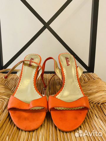 Босоножки коралловые на каблуке