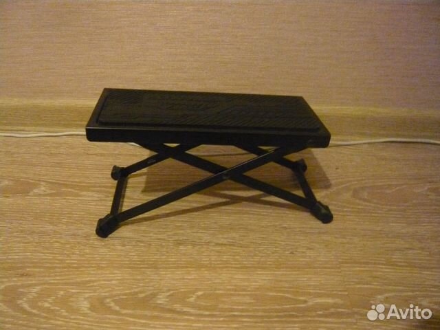 Подставка для ноги при игре на гитаре