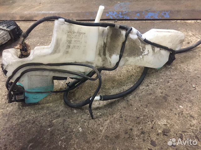 Бачок омывателя для Ford C MAX Ford Kuga 3m5113k1 Бачок омывателя для Ford C MAX Ford Kuga 3m5113k1