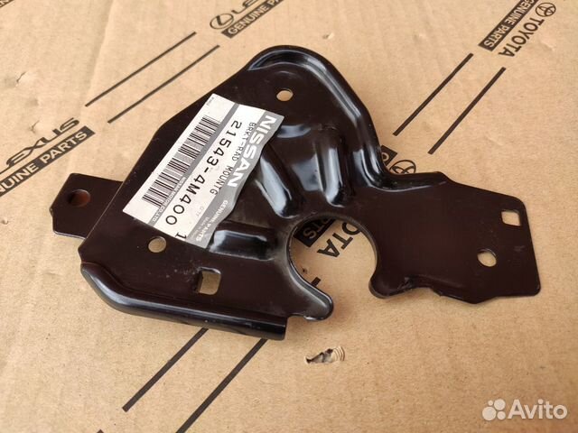 Кронштейн Nissan Almera N16 радиатора двс правый Кронштейн Nissan Almera N16 радиатора двс правый