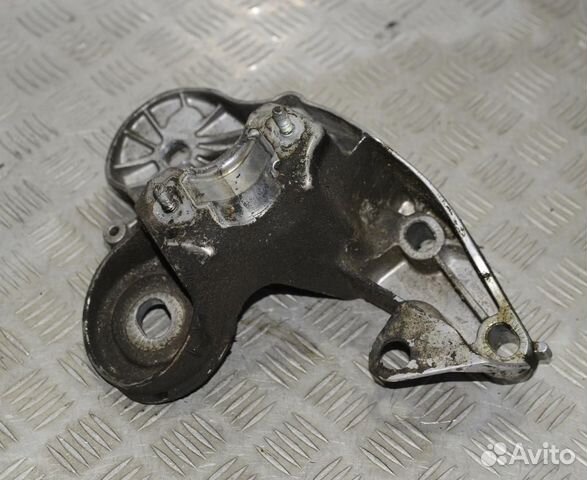 Кронштейн опоры двигателя левый Audi A6 (C6,4F) 2