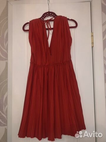 Платье Zara с плиссировкой Платье Zara с плиссировкой