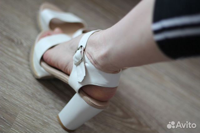 Босоножки на каблуке