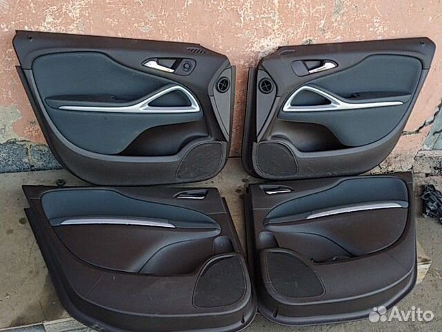 Обшивки дверей Opel Zafira C