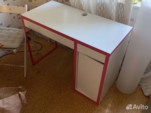 Стол письменный компьютерный микке Икея розовый