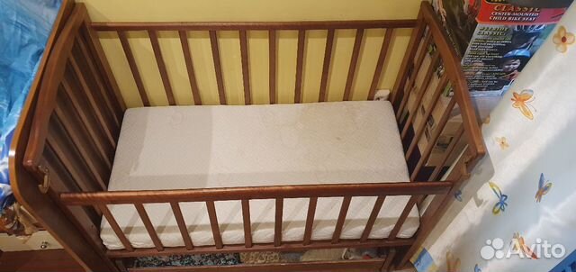 Кроватка с маятником