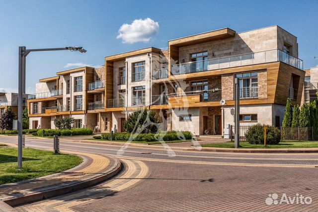 Таунхаус 364 м² на участке 5.1 сот.