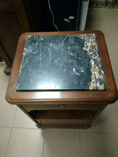 Антикварная тумбочка под самовар