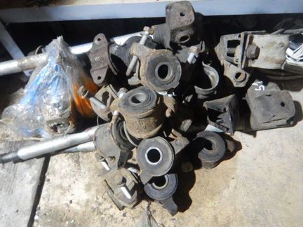 Сайлентблок верхнего рычага на Рено Мастер 2