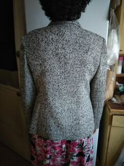 Женский пиджак из натуральной шерсти