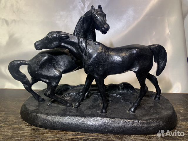 Скульптура «Лошади на воле». Касли